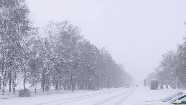 Poliția: Traficul pe drumurile naționale este intens și periculos din cauza vremii