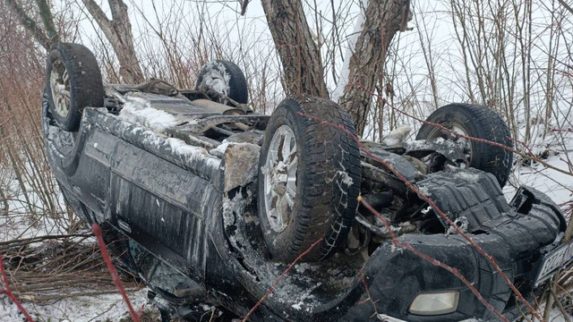 FOTO, VIDEO | Se circulă cu dificultăți în nordul și sudul R. Moldova din cauza ninsorii. Mai multe mașini au derapat de pe traseu
