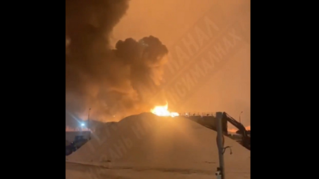 Lovitură ucraineană cu drone în Rusia: Un depozit petrolier din regiunea Volgograd a luat foc
