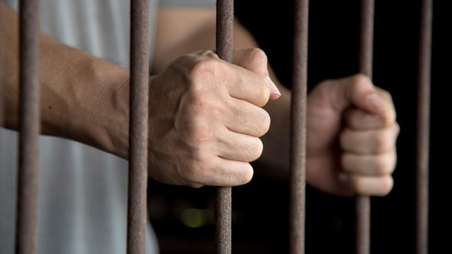 Un cetățean al Republicii Moldova, condamnat la 15 ani de detenție pentru trădare de patrie și escrocherie