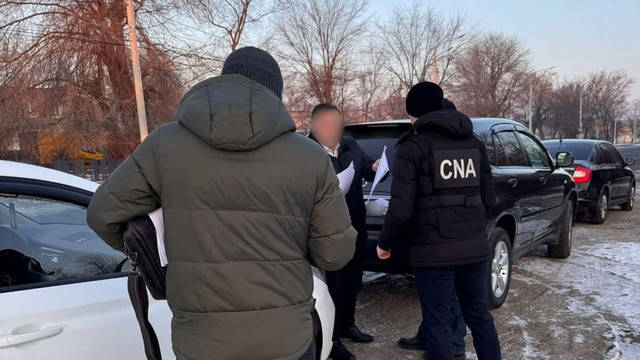 Două persoane, reținute de CNA într-un dosar de trafic de influență privind favorizarea promovării examenului auto

