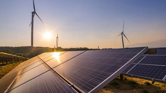 Instalatorii de sisteme de energie regenerabilă, obligați să raporteze lucrările efectuate