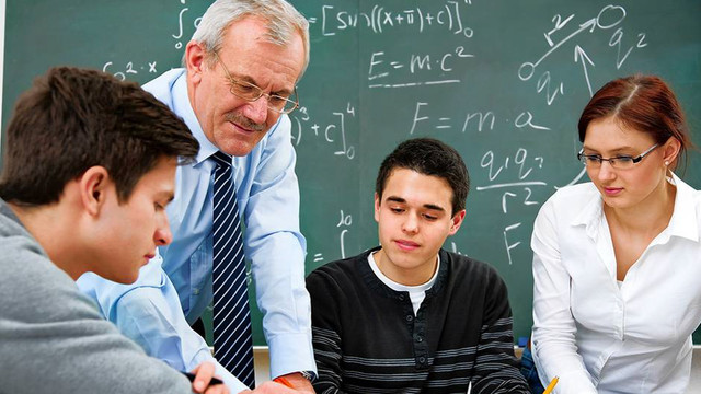 Peste 200 de profesori universitari din R. Moldova au fost instruiți să predea în limba engleză

