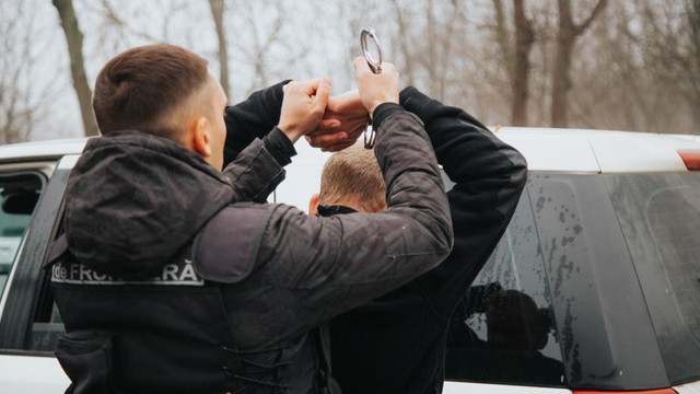 Percheziții într-un dosar privind falsificarea documentelor în vestul R. Moldova

