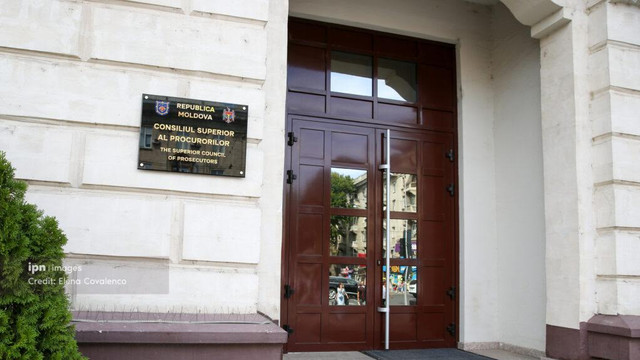 CSP a propus eliberarea din funcție a unei procuroare cercetate pentru corupție
