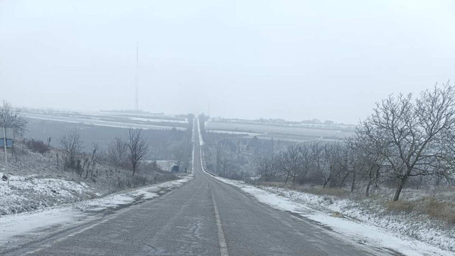 Pe drumurile din R. Moldova  se circulă în condiții de iarnă. Drumarii sunt  la datorie
