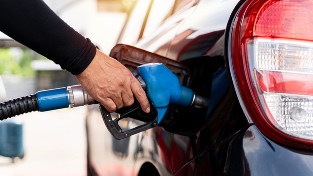 Cât vor costa carburanții auto mâine, 27 ianuarie. Prețurile stabilite de ANRE