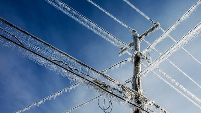 Poleiul a provocat deconectări de energie electrică în mai multe regiuni ale R. Moldova. Peste 25 de mii de consumatori au rămas fără curent


