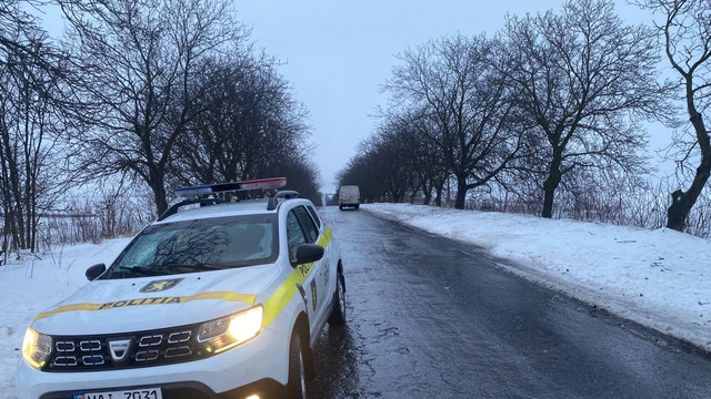 Poliția: Mai multe rute spre Chișinău sunt închise temporar din cauza condițiilor meteo