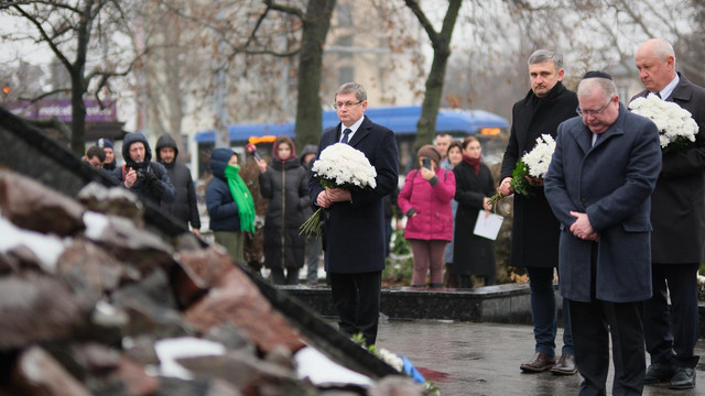 FOTO | Victimele Holocaustului, comemorate la Chișinău. Igor Grosu: „Comemorarea Holocaustului nu este doar un act de memorie, ci un act de conștiință”