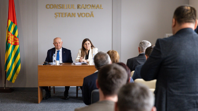 Premierul Alexandru Munteanu, în discuții cu autoritățile locale din Ștefan Vodă. Infrastructura rutieră și sănătatea, prioritare
