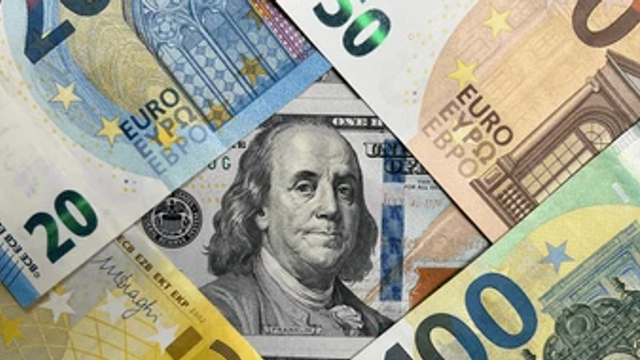 Dolarul se scumpește cu 10 bani. Cât valorează un euro