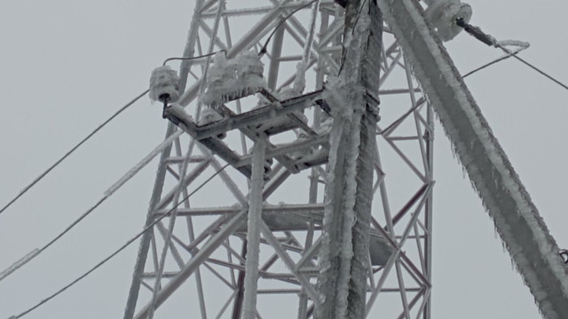 Poleiul și ghețușul au afectat alimentarea cu energie electrică mai multe raioane ale R. Moldova. Mii de consumatori au rămas fărăr curent