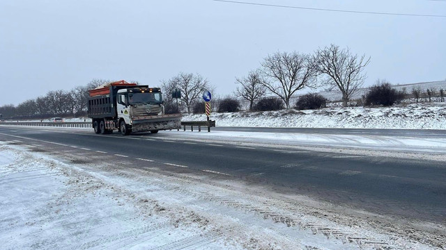 Circulația rutieră se desfășoară în condiții de iarnă, carosabil umed și polei pe întreg teritoriul R. Moldova