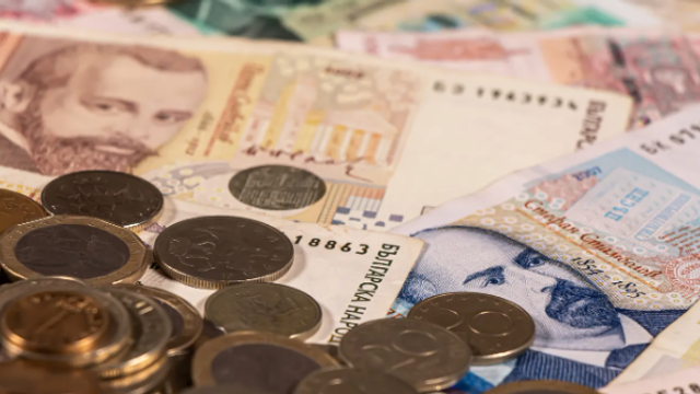 Curs valutar pentru astăzi, 2 februarie: Cât costă euro și dolarul

