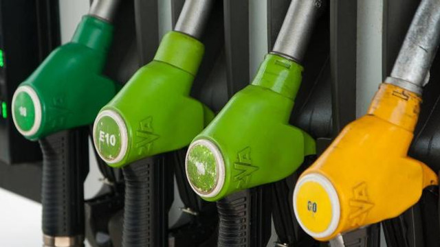 Carburanții auto vor fi mai scumpi mâine, 4 februarie. Noile prețuri afișate de ANRE 