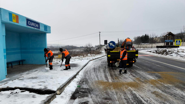 Mobilizare totală pe drumurile naționale: echipele AND combat ghețușul și poleiul pentru siguranța traficului