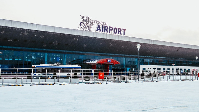 Întârzieri ale zborurilor de pe Aeroportul din Chișinău din cauza condițiilor meteorologice (VIDEO)