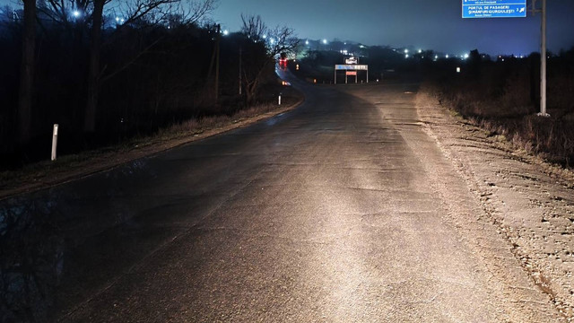 Circulația pe drumurile naționale se desfășoară în condiții de iarnă. Autoritățile anunță reluarea deplasării transportului de mare tonaj

