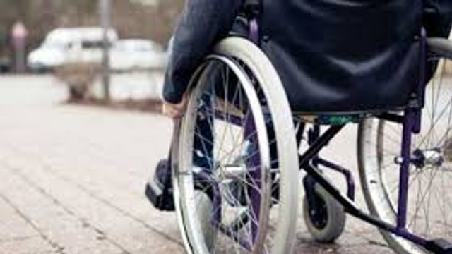 Transportul public rămâne greu accesibil pentru persoanele cu dizabilități