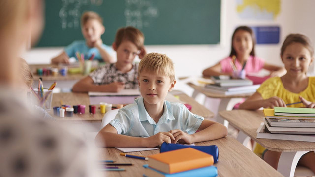 Noi reguli privind activitatea instituțiilor de învățământ. MEC actualizează Regulamentul-cadru

