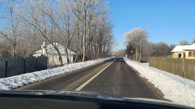 AND: Drumarii intervin pe drumurile naționale: Curățare, salubrizare și plombări

