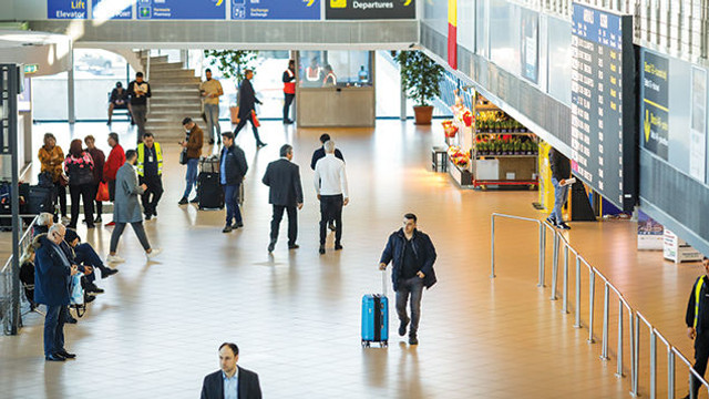 Rezidenții R. Moldova pot achita cumpărăturile din Aeroportul Chișinău doar în lei
