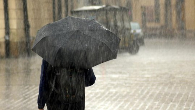 METEO | Ploi, lapoviță și ninsori, prognozate de meteorologi pentru acest weekend. Temperaturile vor scădea treptat 