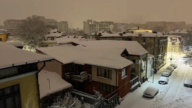 Iarnă extremă în România. Cod roșu de ninsoare, mesaj Ro-Alert în București și Ilfov, mai multe curse aeriene, printre care și Chișinău-București, au fost anulate
