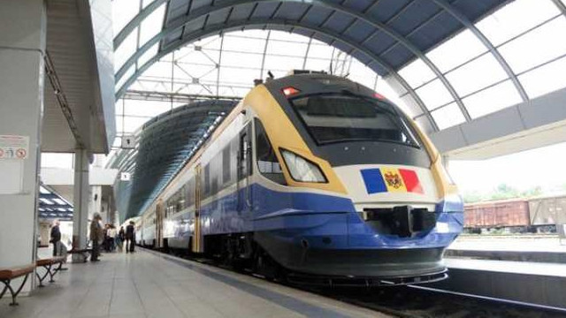 Trenul Chișinău–București înregistrează întârzieri de peste șase ore din cauza ninsorilor din România

