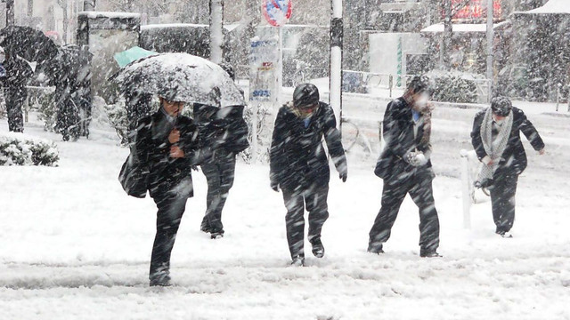Weekend cu ninsori în R. Moldova. Meteorologii anunță când se încălzește vremea 