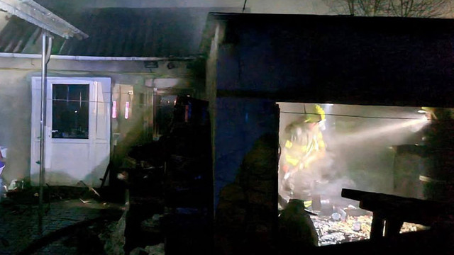 Pompierii au salvat o casă de locuit în urma unui incendiu izbucnit la Cantemir
