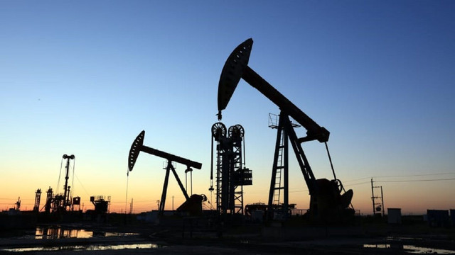 Prețul petrolului a trecut de 80 de dolari per baril, după izbucnirea războiului în Orientul Mijlociu

