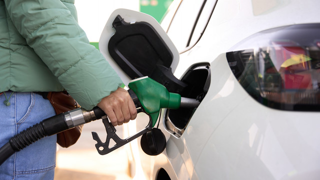 ANRE: Tensiunile din Golful Persic influențează cotațiile internaționale ale petrolului