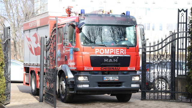 Incendiu într-un birou al Ministerului Sănătății din Chișinău. Pompierii au intervenit de urgență (FOTO)

