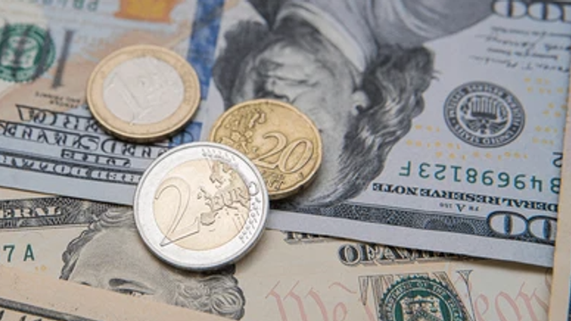 Dolarul se ieftinește cu nouă bani. Cât valorează un euro astăzi, 5 martie 