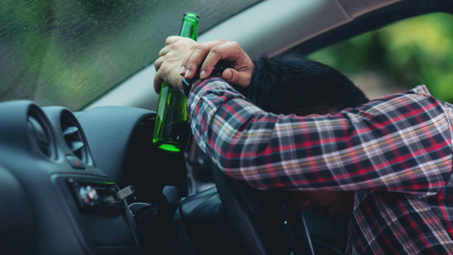 Poliția: Zeci de șoferi au fost depistați în stare de ebrietate și sub influența drogurilor în mai multe localități
