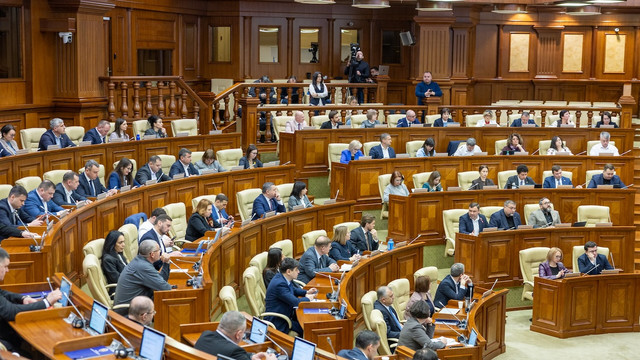 Promo-LEX: Ședințele Parlamentului s-au desfășurat cu mai multe probleme legate de asigurarea transparenței decizionale și de respectarea procedurilor parlamentare
