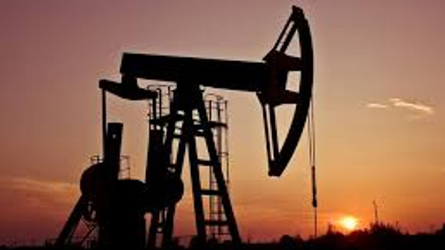 Petrolul se ieftinește brusc: scădere de peste 6% după declarațiile lui Trump despre un posibil sfârșit al războiului
