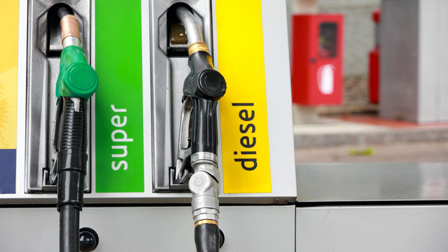 Motorina se scumpește cu 53 de bani. Cât va costa benzina mâine, 12 martie 