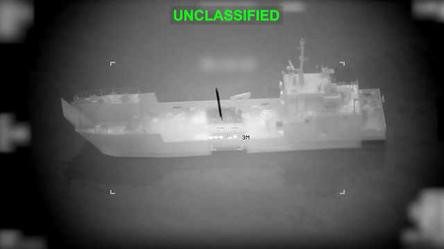 VIDEO | Momentul în care rachetele SUA spulberă 16 nave iraniene în Strâmtoarea Ormuz
