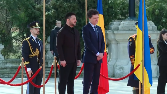 Volodimir Zelenski a fost primit de Nicușor Dan la Palatul Cotroceni. Președintele ucrainean a salutat Garda de Onoare în limba română (VIDEO)