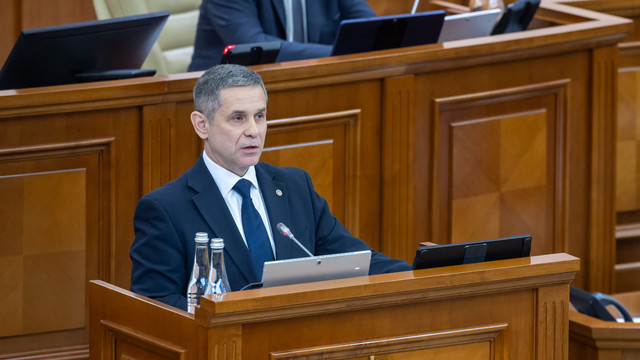 Moțiunea simplă asupra politicilor Ministerului Apărării, respinsă de Parlament
