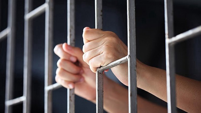 Un bărbat riscă până la 15 ani de închisoare, după ce și-a bătut mortal amicul de pahar