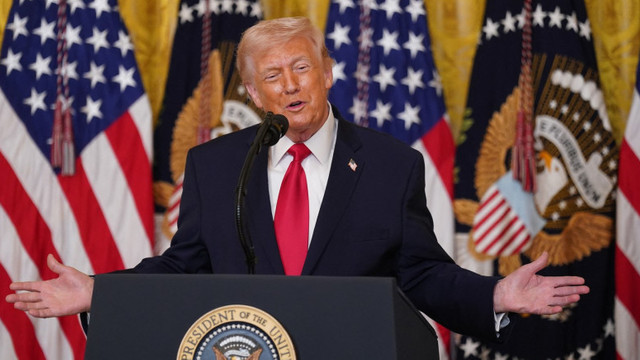 Trump spune că Iranul vrea să negocieze un armistițiu. „S-ar putea să mai lovim de încă câteva ori, doar de dragul distracției”