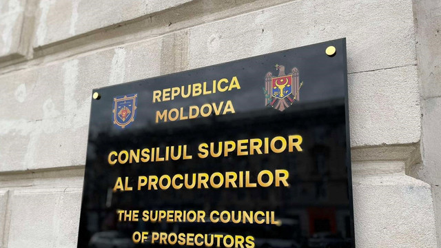 Procurorii își schimbă ținuta vestimentară. CSP a aprobat un nou model de mantie
