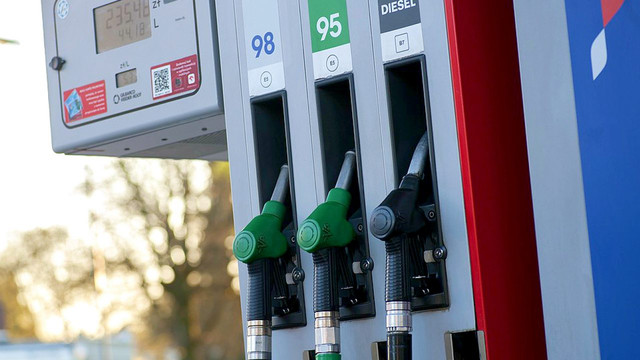 Carburanții auto se scumpesc semnificativ. Prețurile afișate de ANRE pentru benzină și motorină 
