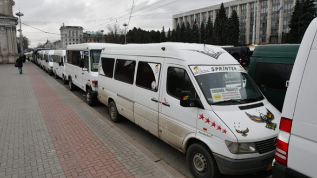 Transportatorii anunță sistarea mai multor rute pe motiv că tarifele nu au fost ajustate
