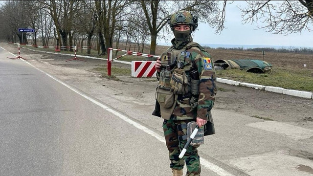 Militarii moldoveni din Zona de Securitate poartă însemnele drapelului Republicii Moldova pe uniformă