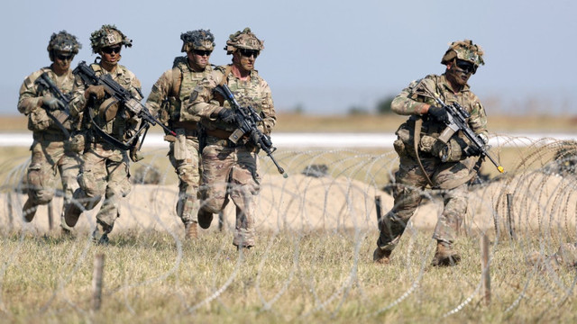 Cum ar putea Trump să redeschidă forțat Strâmtoarea Ormuz printr-o intervenție militară și cât de mari sunt riscurile pentru SUA